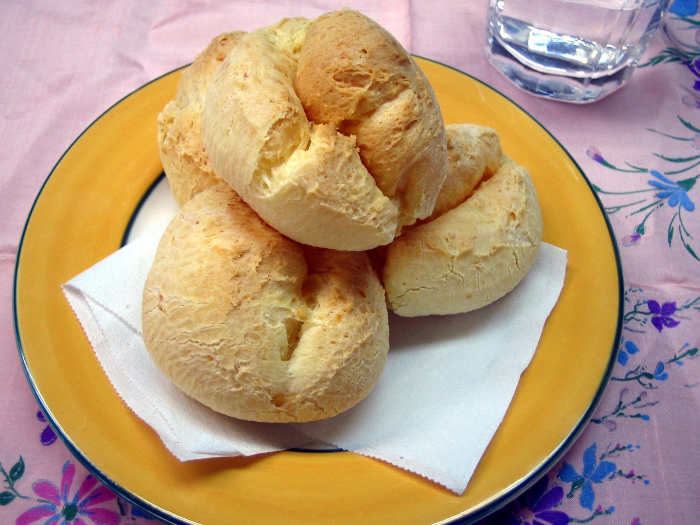 ポン・デ・ケイジョ(ブラジルのモチモチ食感チーズパン)